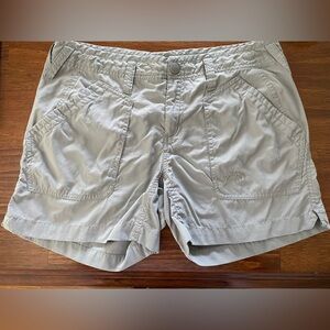 Women’s The North Face hiking shorts. Size 10 button snap, 100% nylon